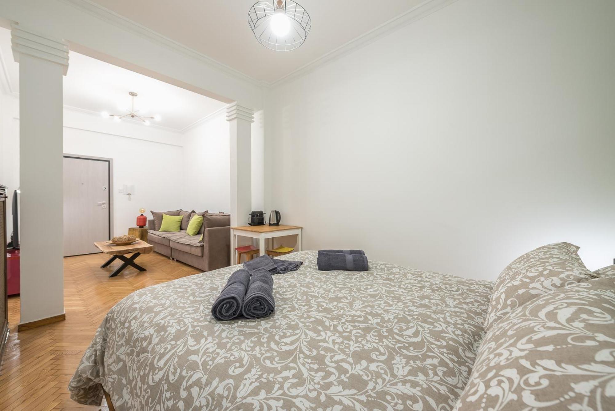 Stylish Luxury Apartment At Ampelokipi Metro Station Атина Екстериор снимка