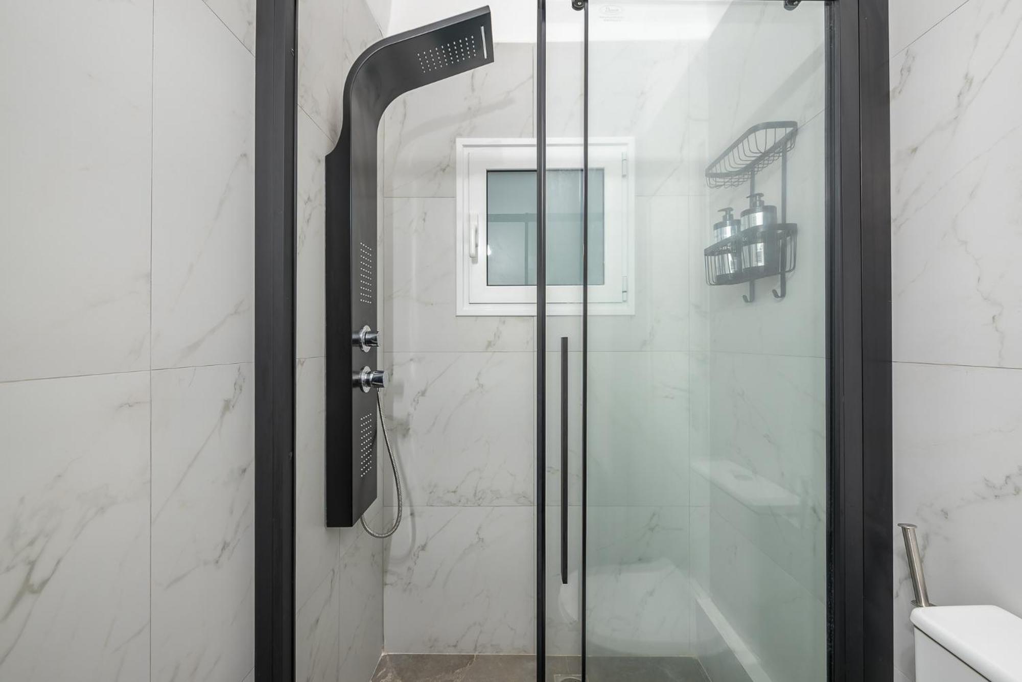 Stylish Luxury Apartment At Ampelokipi Metro Station Атина Екстериор снимка
