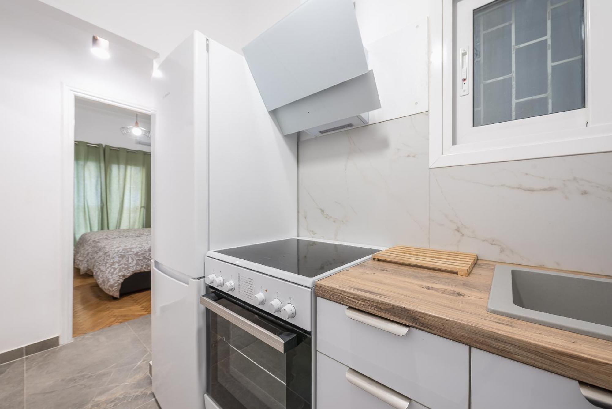 Stylish Luxury Apartment At Ampelokipi Metro Station Атина Екстериор снимка