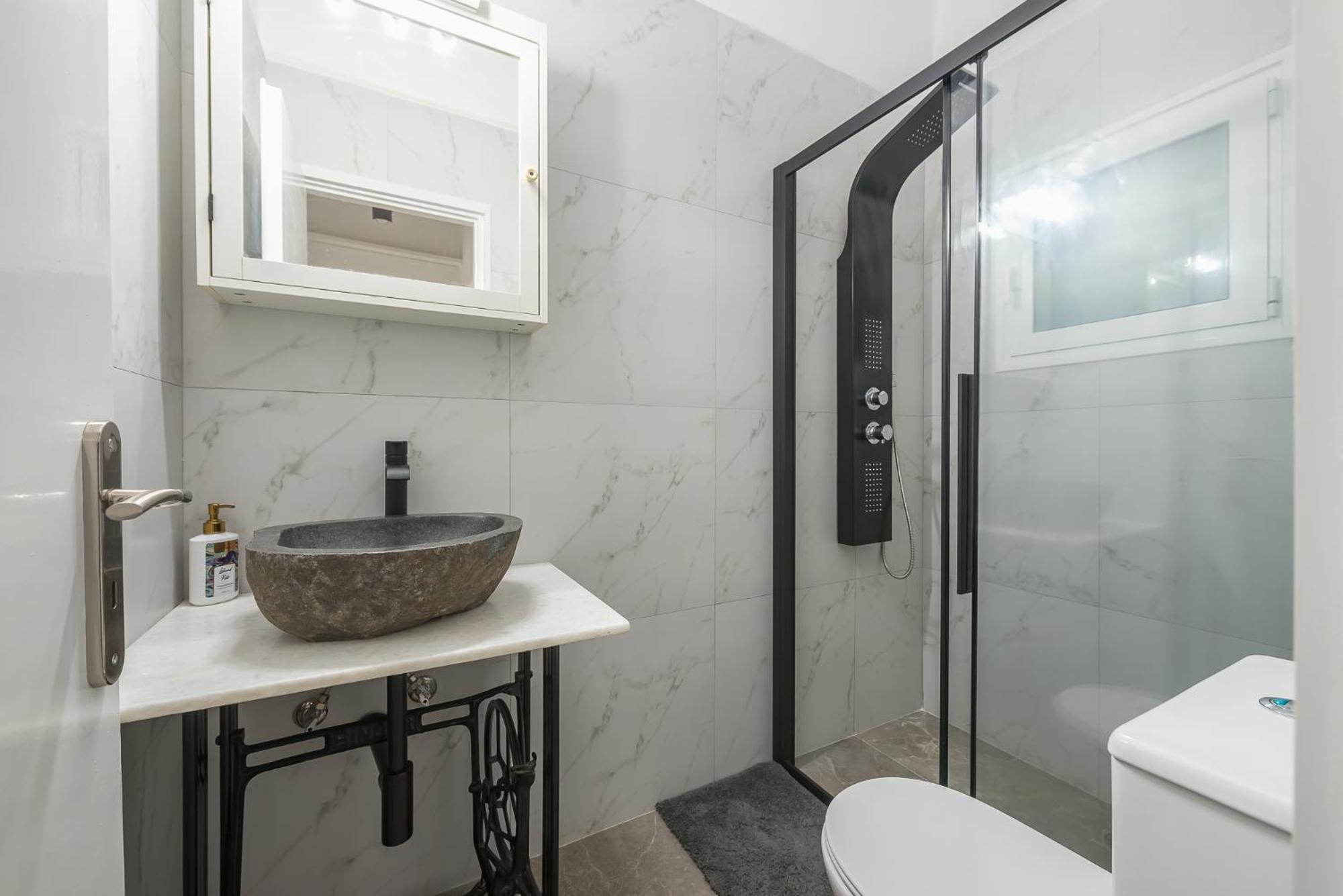 Stylish Luxury Apartment At Ampelokipi Metro Station Атина Екстериор снимка