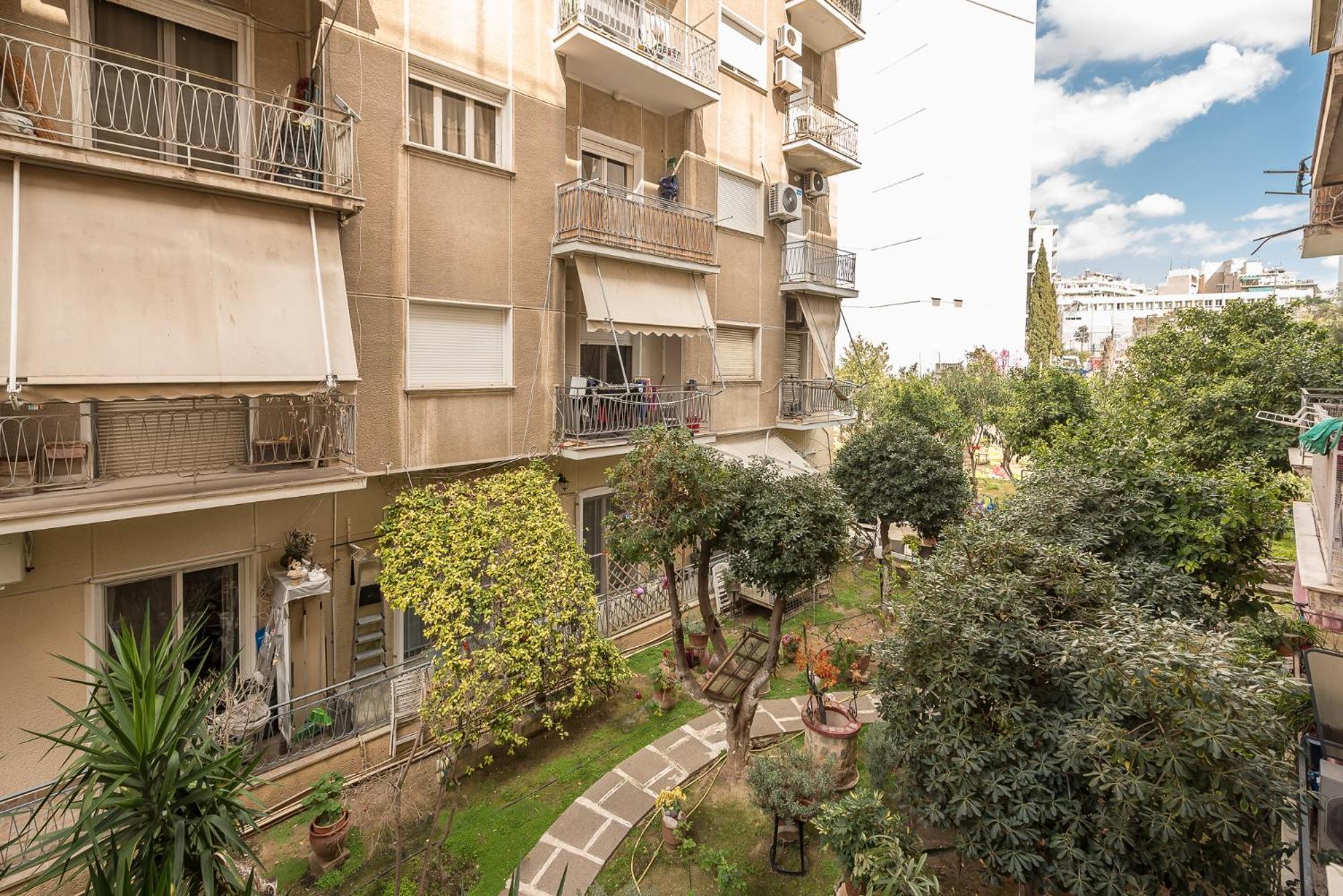 Stylish Luxury Apartment At Ampelokipi Metro Station Атина Екстериор снимка