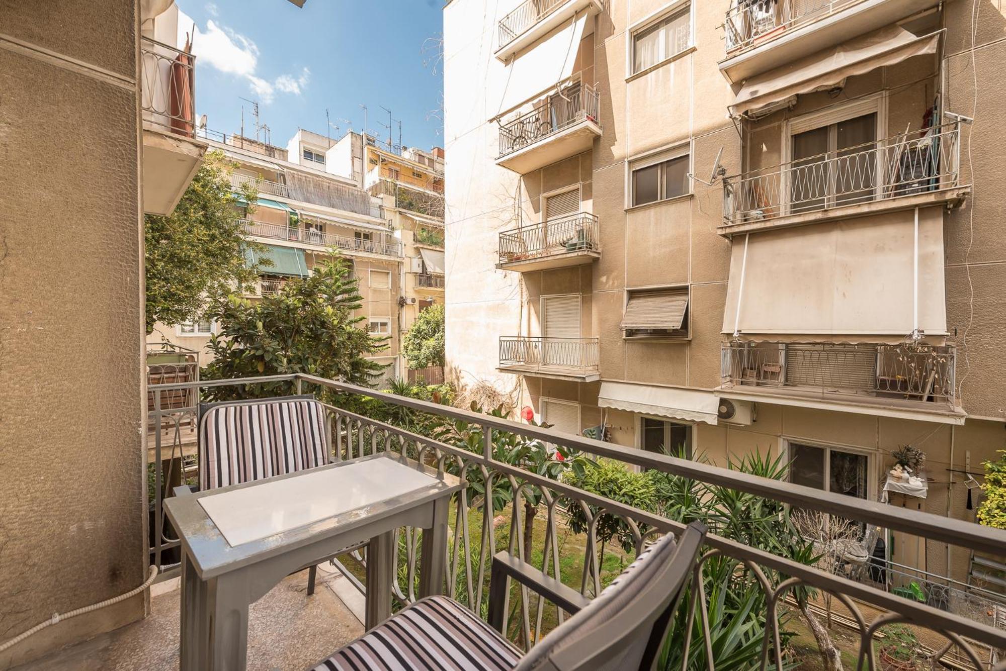 Stylish Luxury Apartment At Ampelokipi Metro Station Атина Екстериор снимка