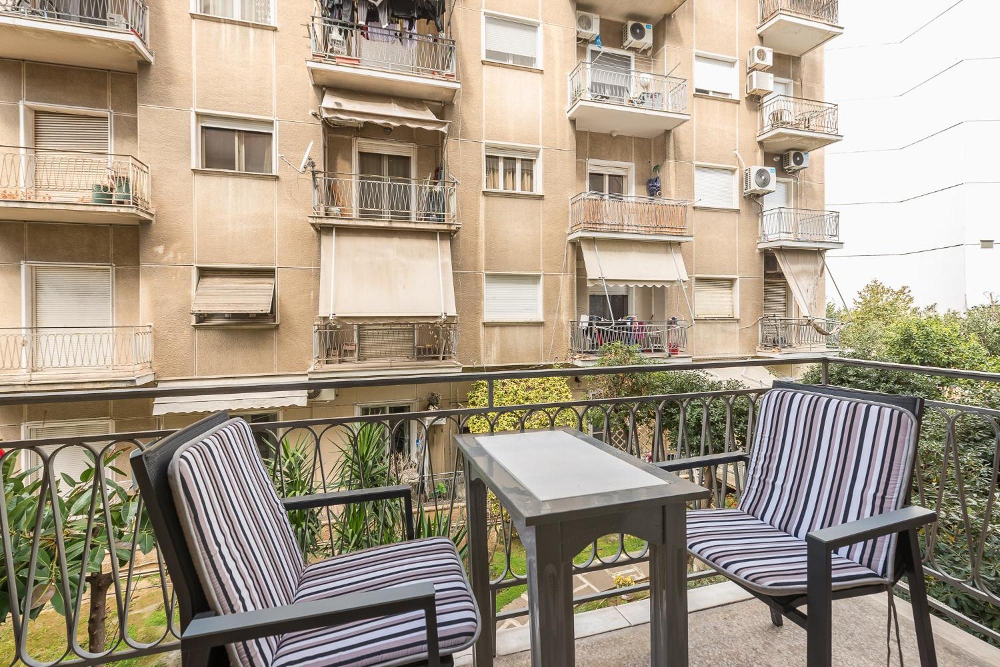 Stylish Luxury Apartment At Ampelokipi Metro Station Атина Екстериор снимка